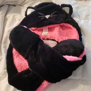 Kids hooded scarf with pockets